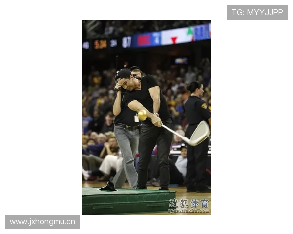 足球明星近期场外动态与公众关注焦点