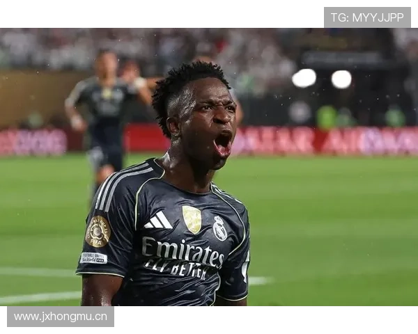 巴尔韦德任意球破门,展现定位球威胁