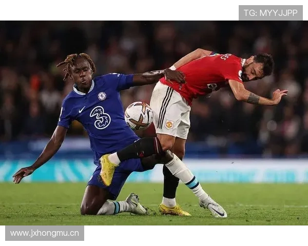 切尔西中场人满为患却功能重叠，阵容臃肿拖累全队节奏与攻防转换效率